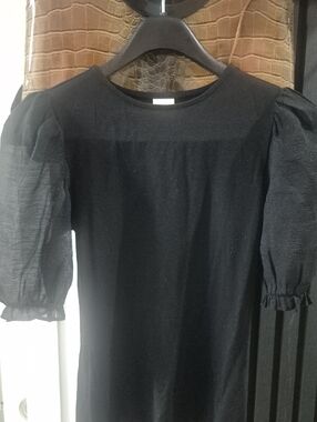 H&M Black Puff Sleeve Top